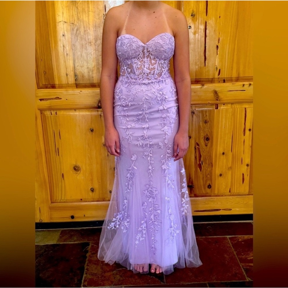 Elegant Lavender Strapless Evening Gown